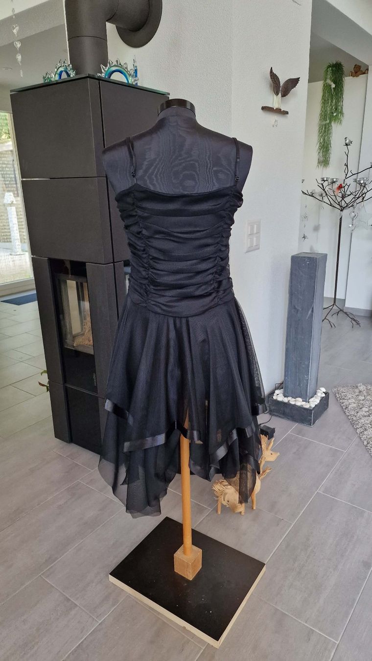 Vestiti: Cocktailkleid mit Chiffon – Usato da Wil  AG venduto da Kfloh 1