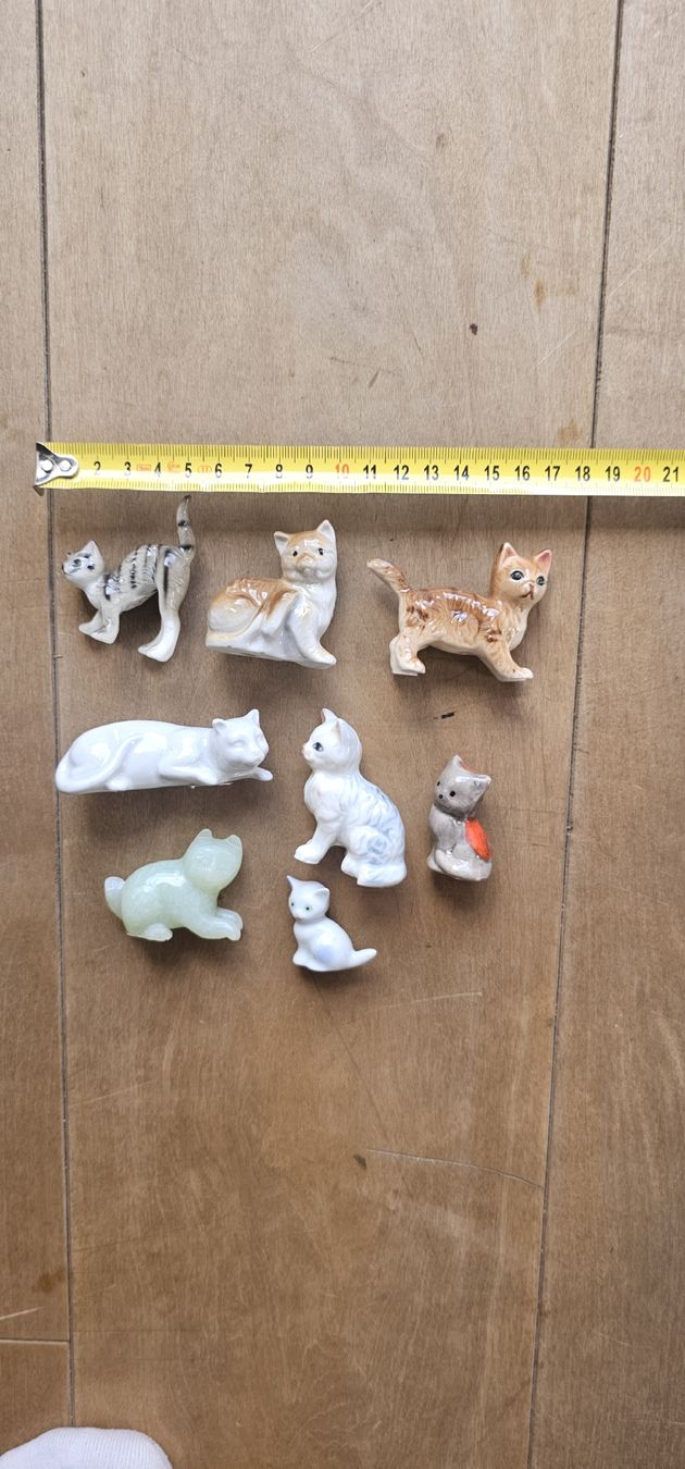 Figurines:  Keramik Katzen 8 Stck. verschiedene Grössen  – D'occasion à Saanen par Steierlein