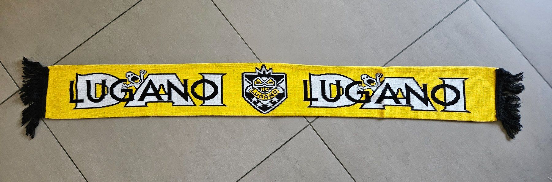 Foulards & écharpes: Fanschal HC Lugano – D'occasion à Zürich par Petrus1976 1