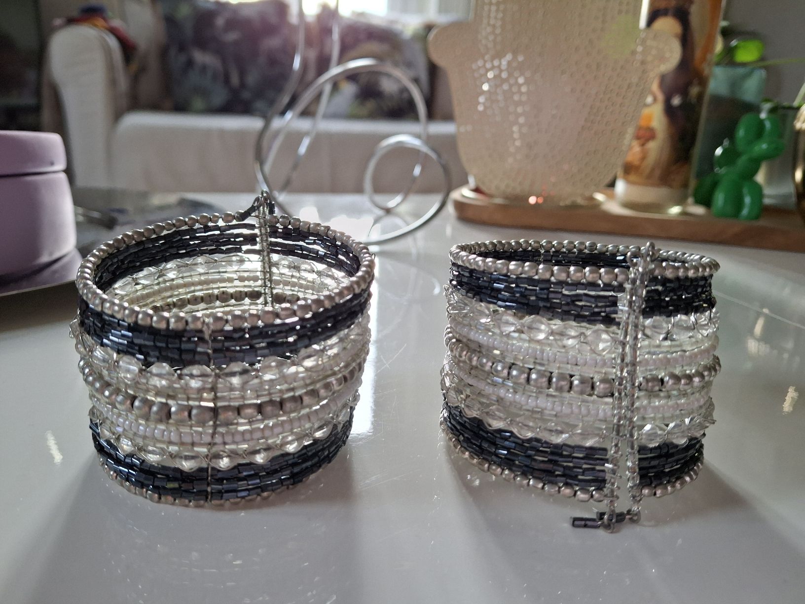 Armbänder & -reifen: Deux manchettes en perles  – Gebraucht aus Lausanne von Cognitia