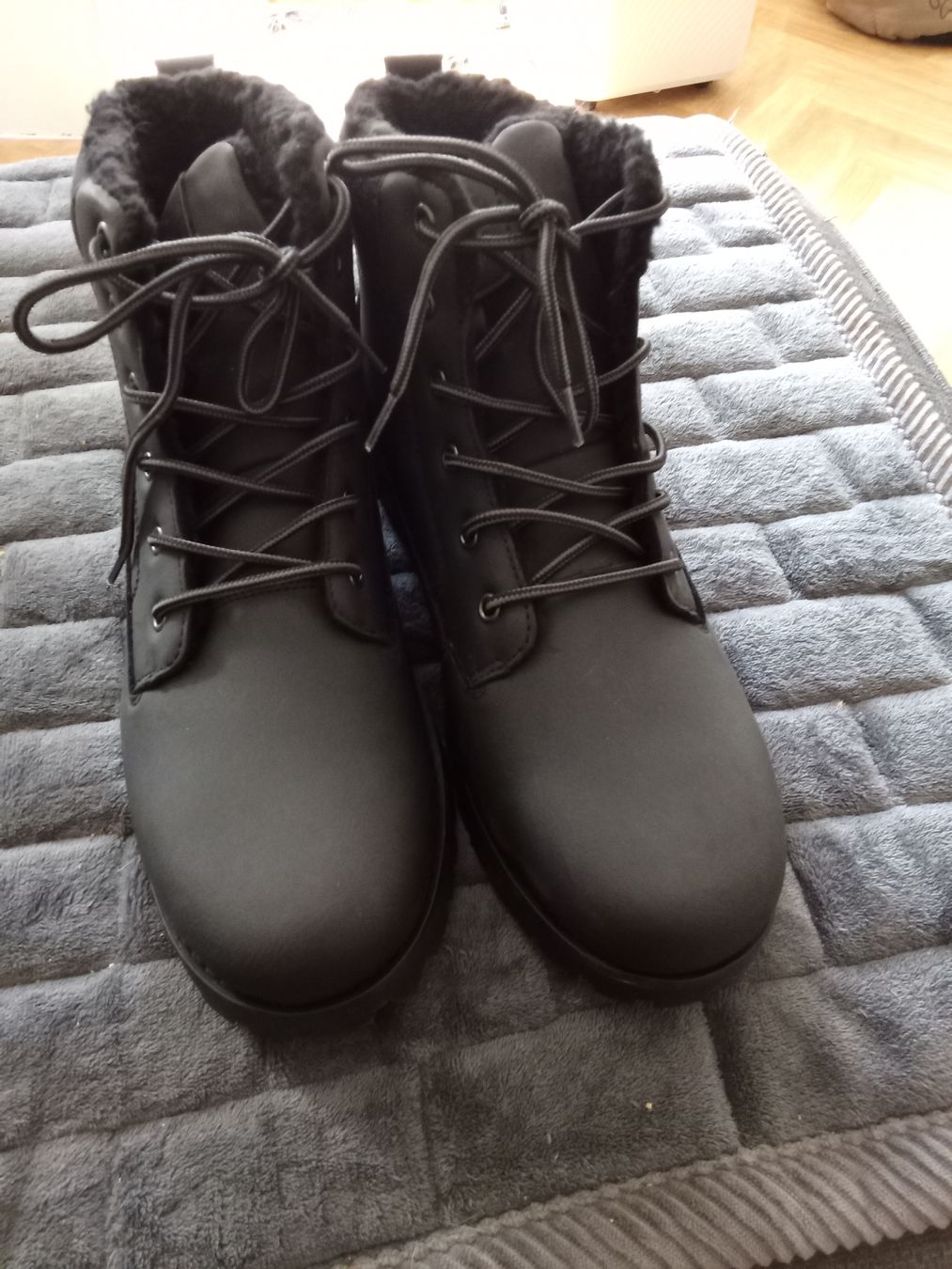 Herrenschuhe: Bottes noires taille 45 semelles épaisses fourrées – Neu (gemäss Beschreibung) aus Genève von web_hfc6