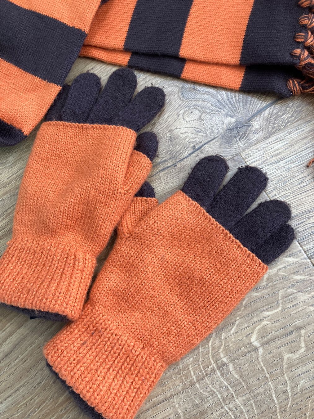 Foulard & Sciarpe: Winter Schal/Handschuhe – Usato da Brugg AG venduto da Magna3 3