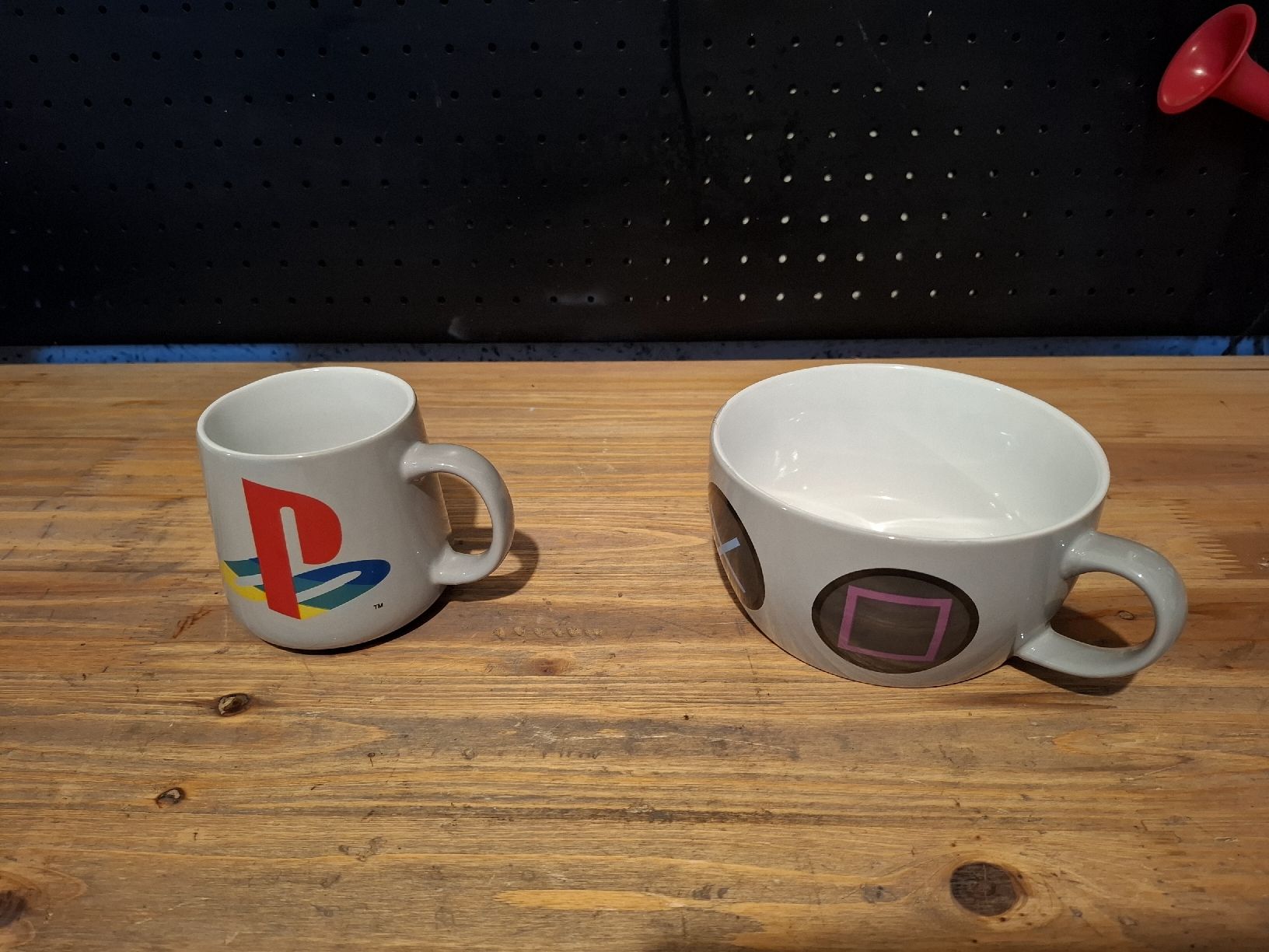 Tassen: Original Playstation Mug und Bowl – Neu (gemäss Beschreibung) aus Stansstad von Pierre-qui-roule