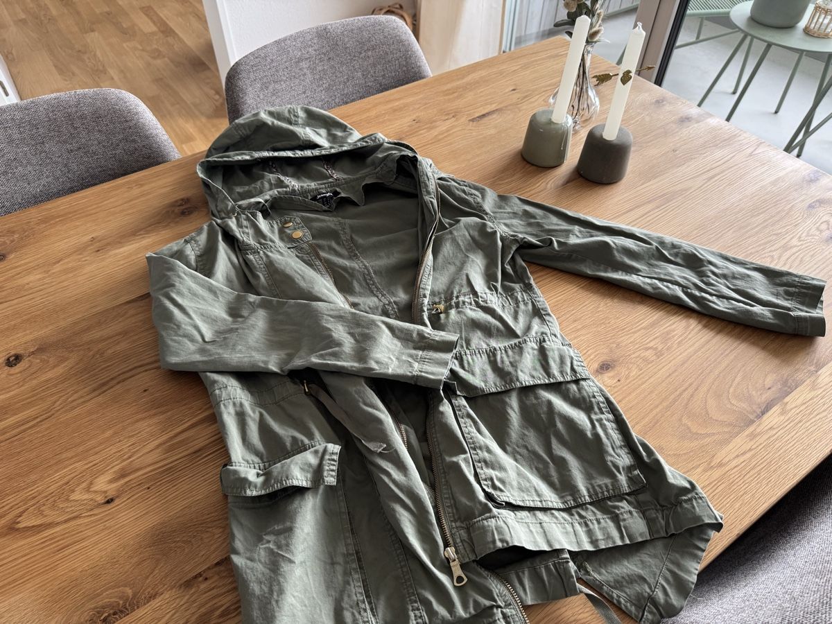 Vestes: Damenjacke, Grösse S  – D'occasion à Oberuzwil par lynni_97 1