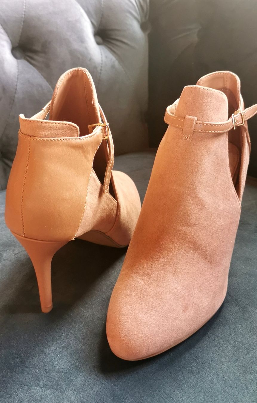 Scarpe da donna: Edle Stiefeletten in Wildlederoptik, Gr.40, Neu – Nuovo (secondo la descrizione) da Au SG venduto da farbdesign 2