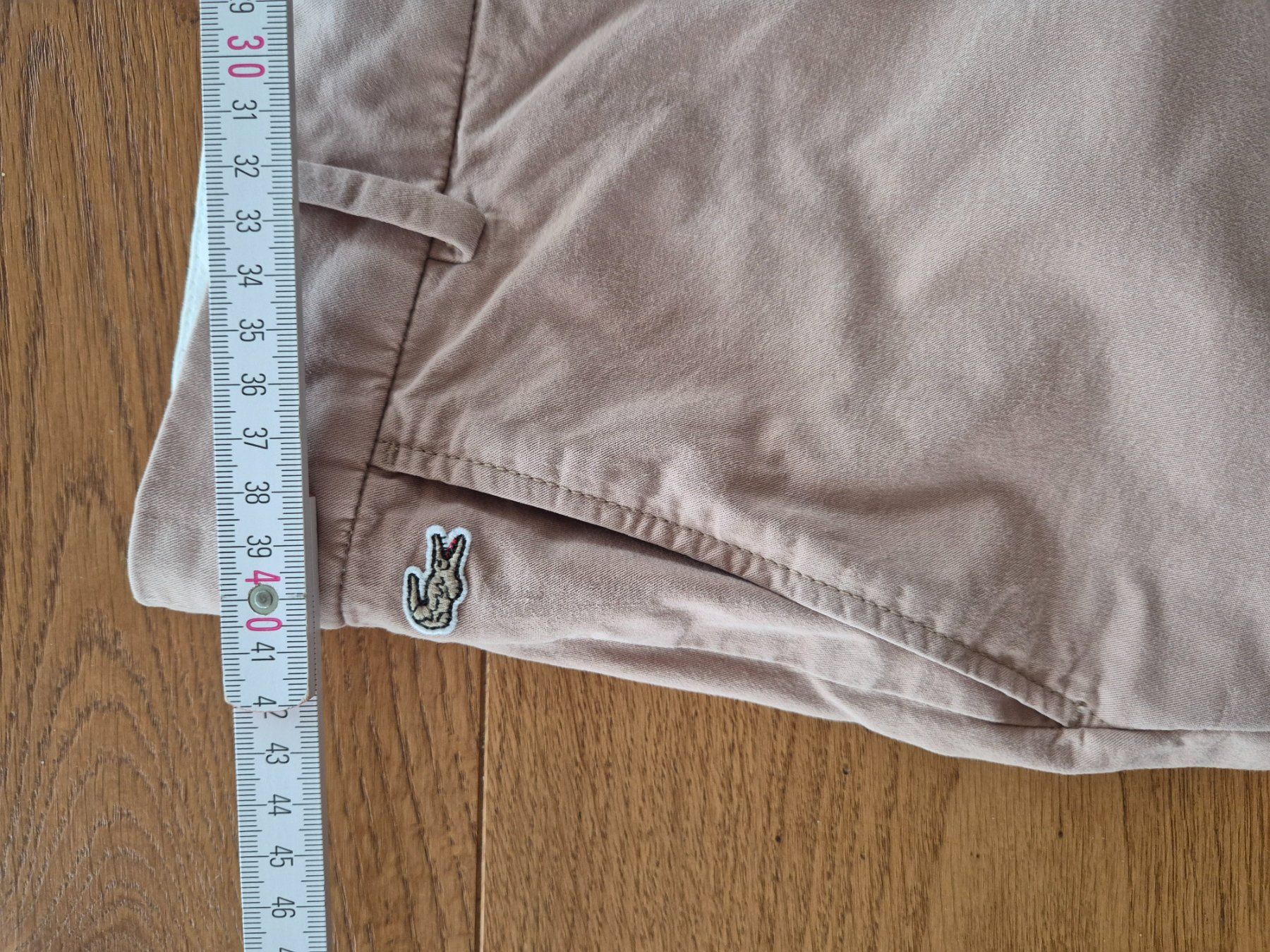 Lacoste Hosen: Lacoste beige Damenhose Gr. 38 – Gebraucht aus Maienfeld von miss_esthi 1