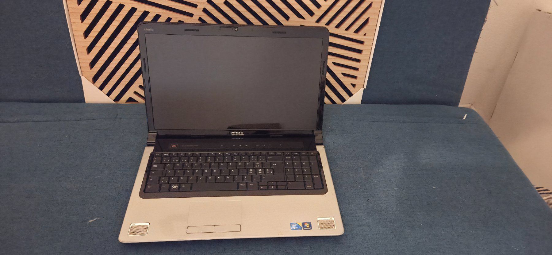 Dell Notebooks: Dell Studio 17 1749 i3 8GB 1TB 17.3" JBL Linux Mint – Gebraucht aus Marly von Pyxcell