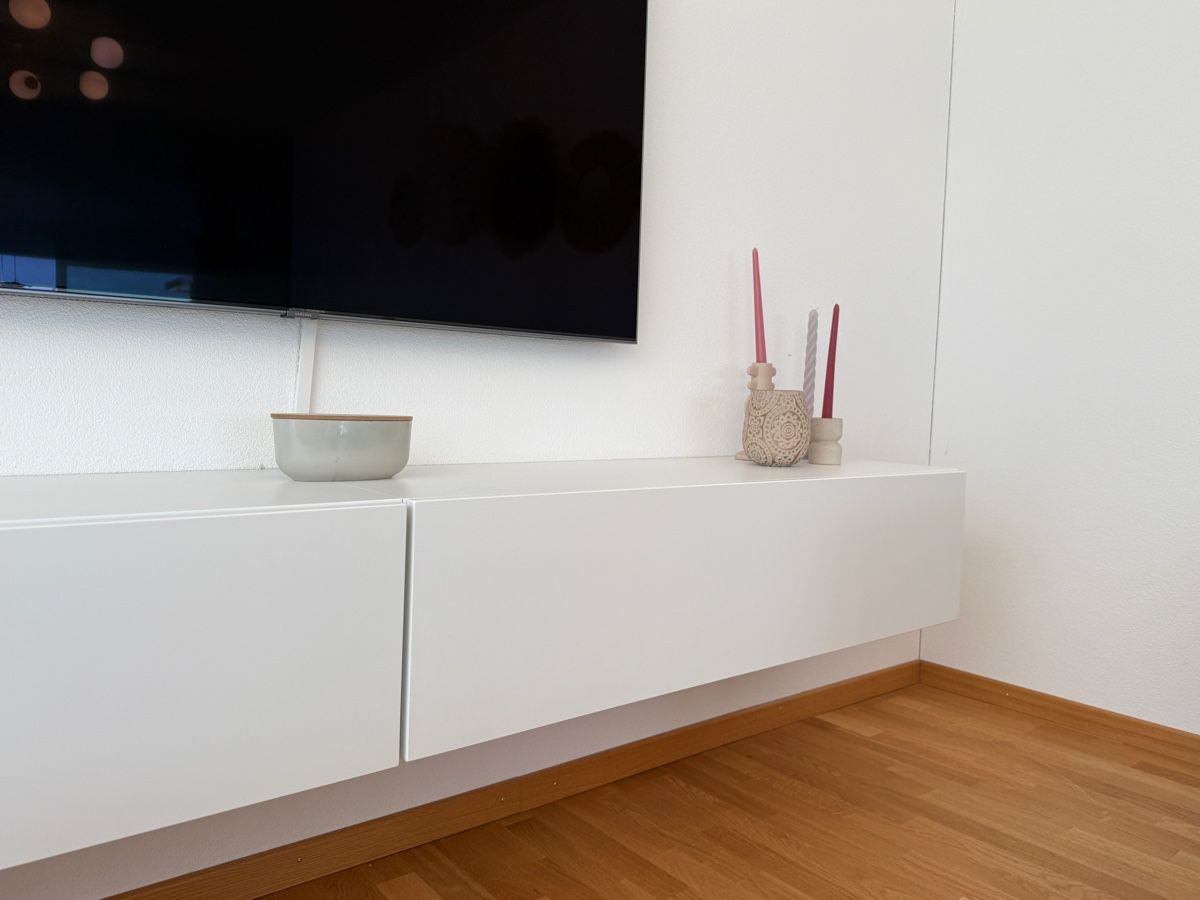 Pfister Mobili TV: TV Lowboard / Hängendes TV-Möbel – Usato da Niederwil AG venduto da mar_s9sz 1