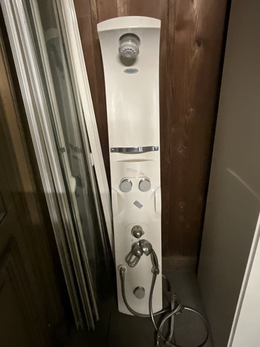 Hansgrohe Docce: Pharo Hansgrohe Duschpaneel 160cm – Usato da Basel venduto da Genie2