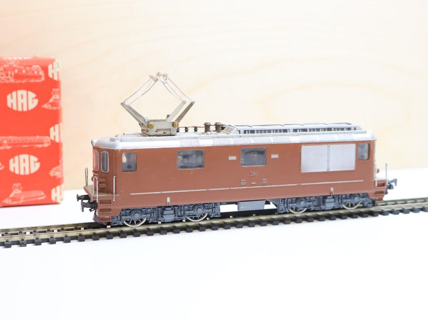 Hag Modellini di ferrovie: HAG BLS Re 4/4 E-Lok - H0 DC – Usato da Winterthur venduto da Monstera