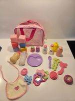 Baby Puppen Zubehör Set mit Tasche und Spielzeug