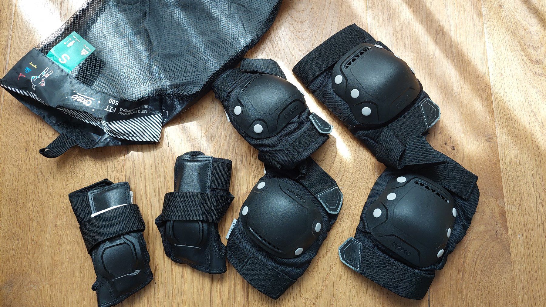 Decathlon Protezioni & Imbottiture: Protections roller : poignets, coudes, genoux - ÉTAT NEUF – Nuovo e nell'imballaggio originale da Grandson venduto da Dobbyl 1