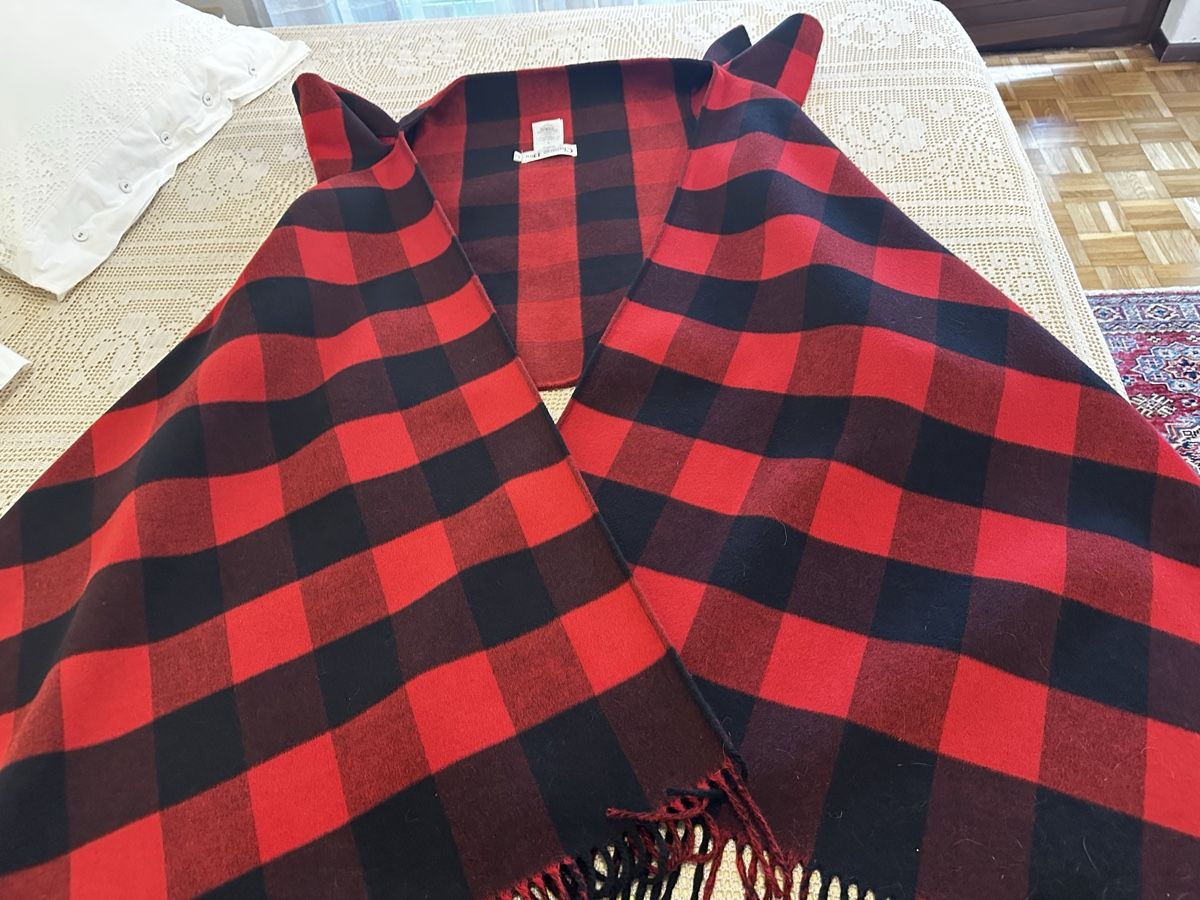 Dior, Questo capo è un capo d'abbigliamento firmato Christia (Neu ...