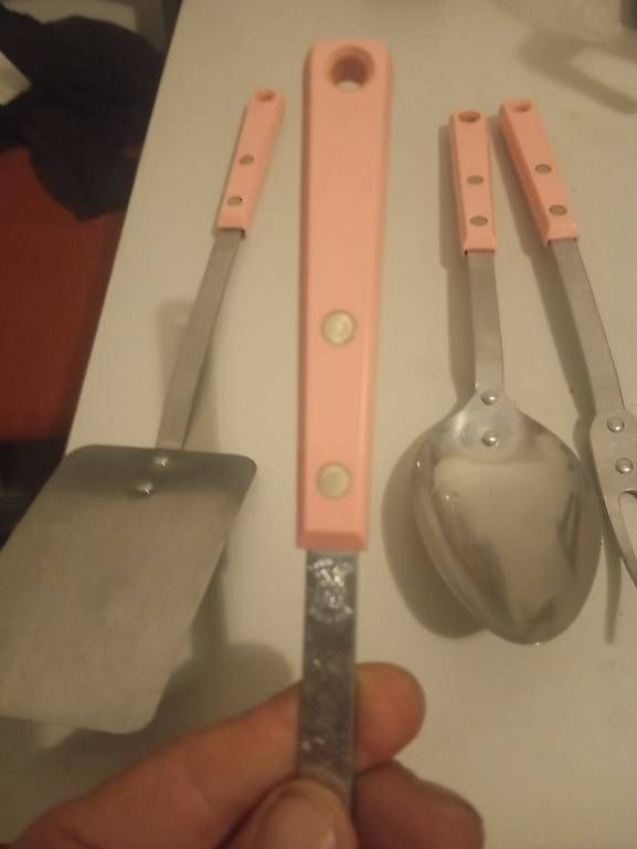 Bestecksets: EKCO Forge 1960 pink Blush 4 er Set – Gebraucht aus Basel von Petergunn 2