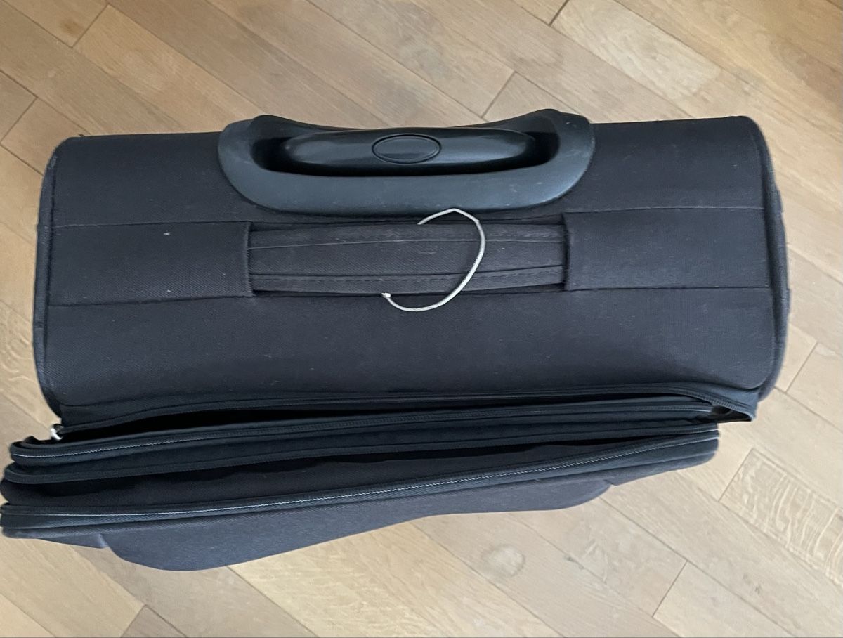 Koffer & Taschen: Samsonite  Rollkoffer schwarz – Gebraucht aus Glis von taisiya078 1