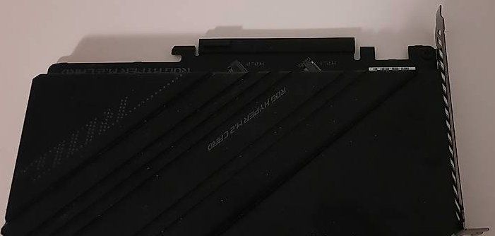 Asus Dischi rigidi: Hyper PCIe M2 ASUS ROG – Nuovo (secondo la descrizione) da Lausanne venduto da DubiLetto