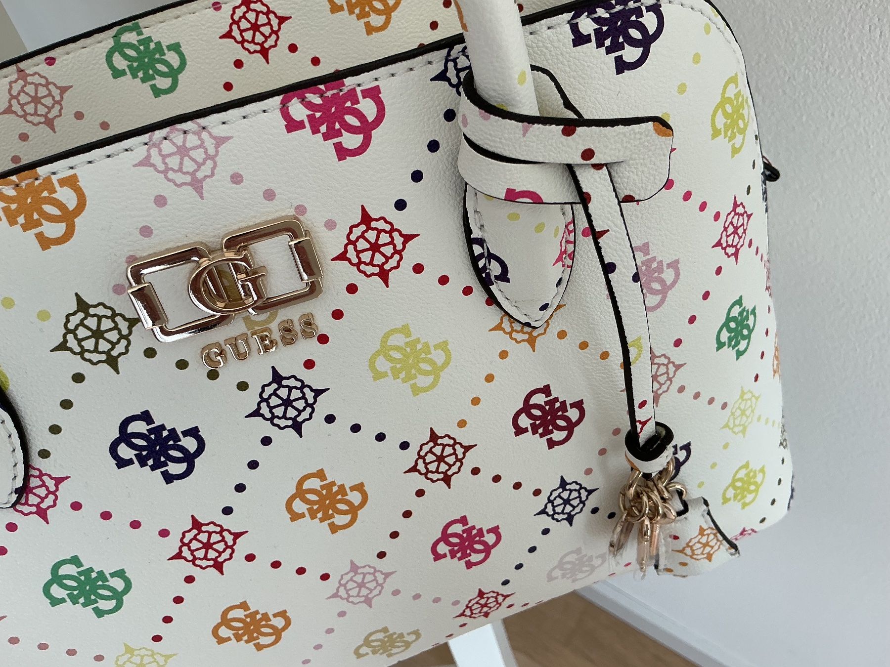 Guess Borse da donna: Guess Tasche wunderschön neu – Nuovo (secondo la descrizione) da Rudolfstetten venduto da Foxj 2