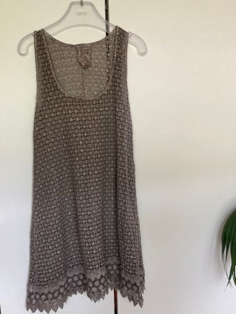 Schönes Sommerkleid von Nile, Grösse M, taupe