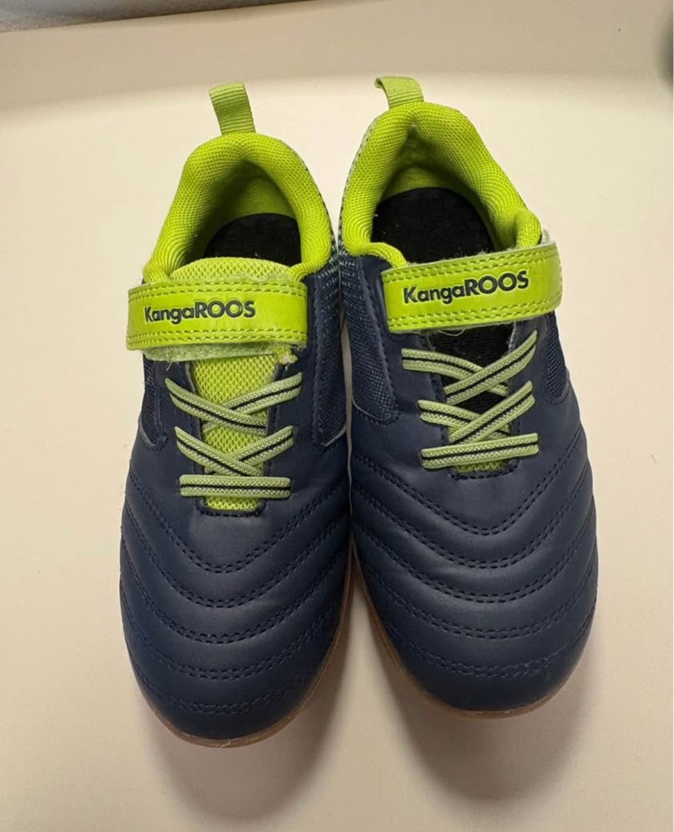 Scarpe per ragazzi: Hallenschuhe Kangaroo Gr.29 – Usato da Lachen SZ venduto da Lina1989