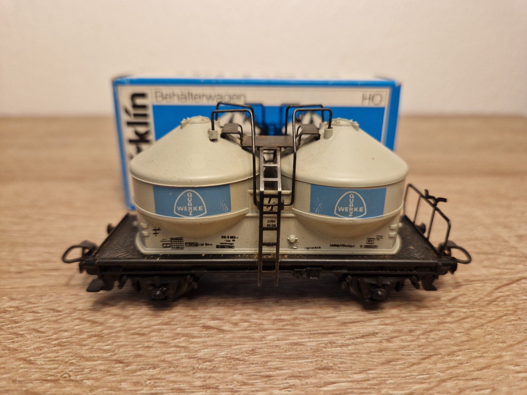 Märklin Modellini di ferrovie: Märklin 4661 Behälterwagen DB H0 – Usato da St-Aubin-Sauges venduto da tantome
