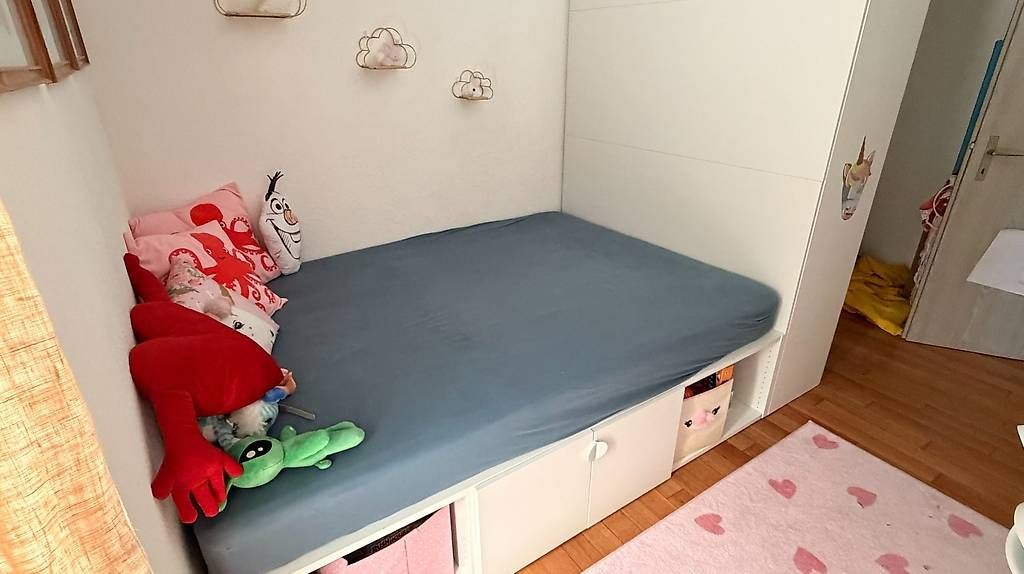 Ikea Betten: Lit IKEA PLATSA avec rangements intégrés et penderie – Gebraucht aus Pully von mar_bk9d