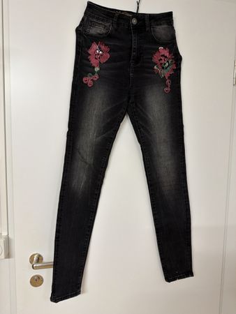 Damen Jeans schwarz mit Stickerei Grösse M gebraucht