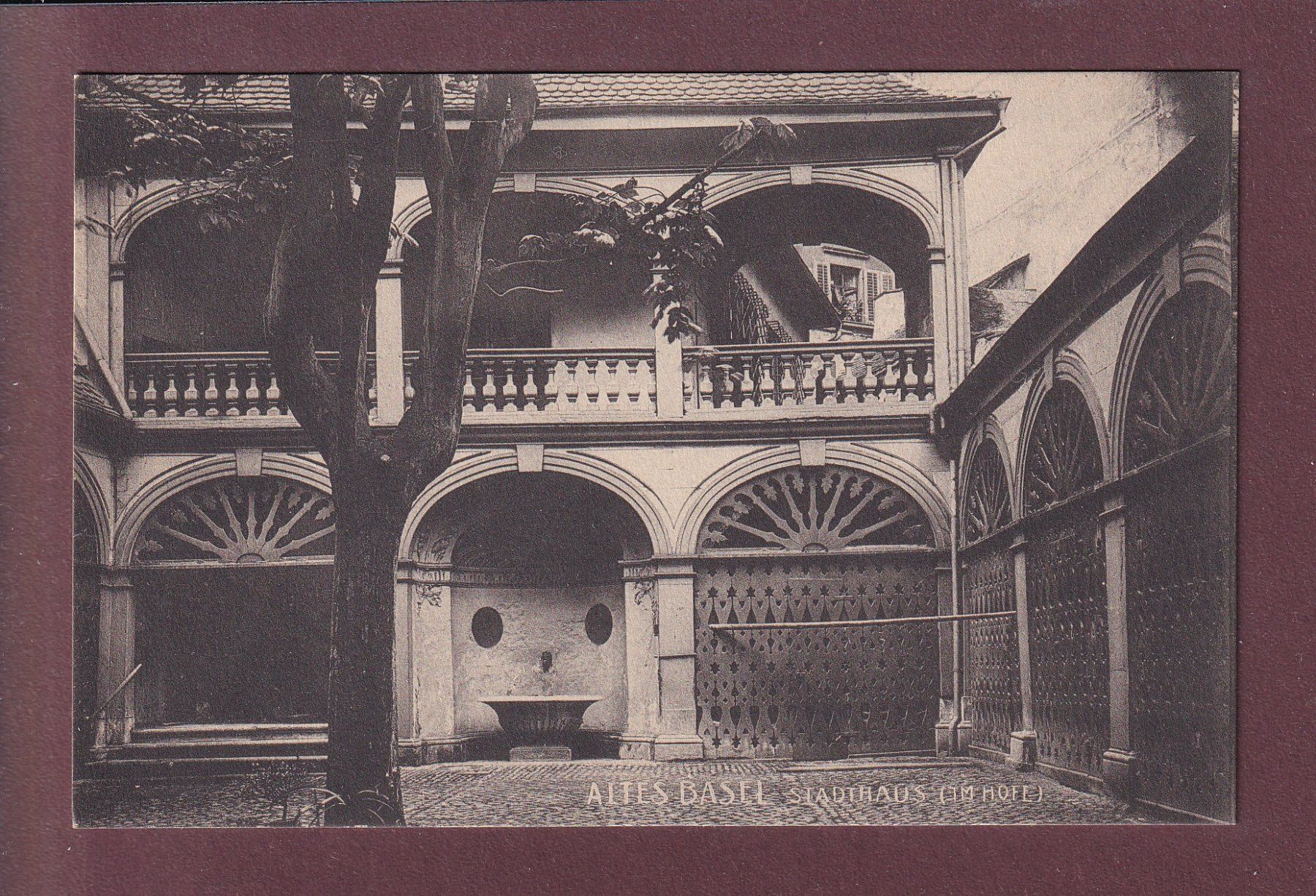 Cartes postales: Altes BASEL - Stadthaus - Hof – D'occasion à Pully par nicecards