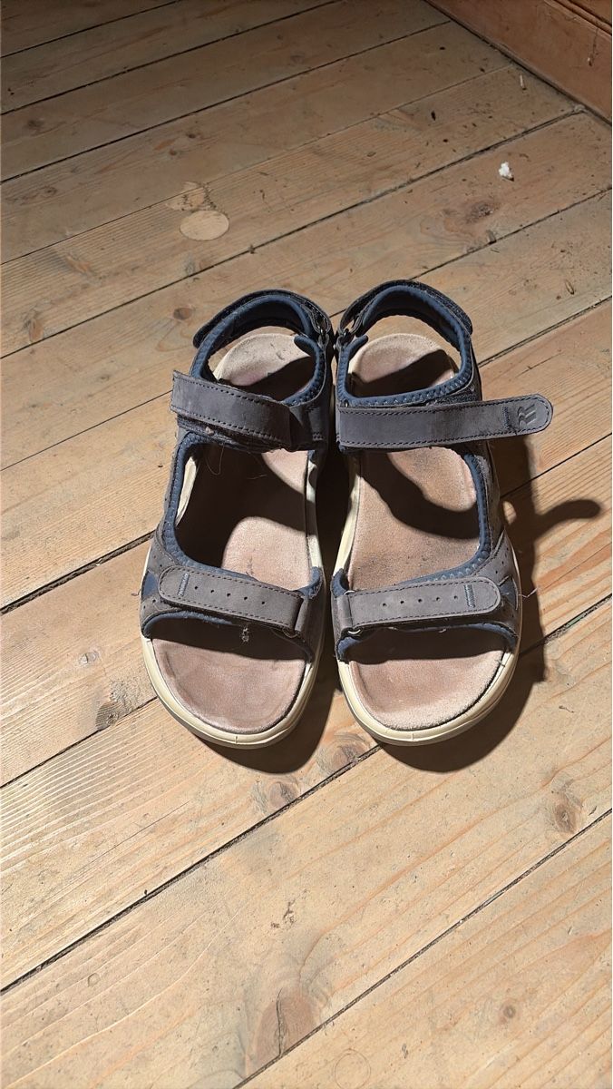 Scarpe da donna: Bequeme Sommersandalen: Grösse 41 – Usato da Opfershofen TG venduto da dan_nxk8