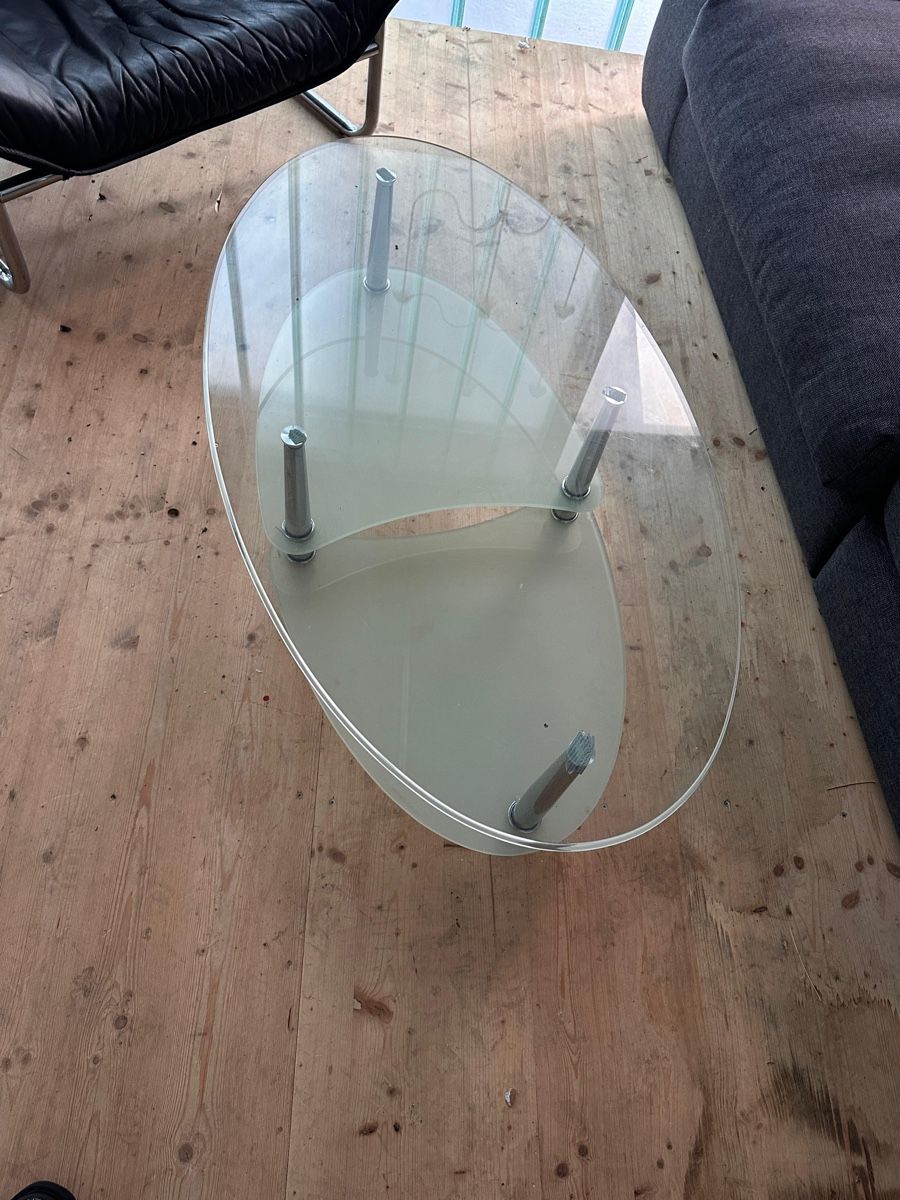 Tavoli: Glastisch Oval, Couchtisch, Beistelltisch – Usato da Liestal venduto da alidajulia 1