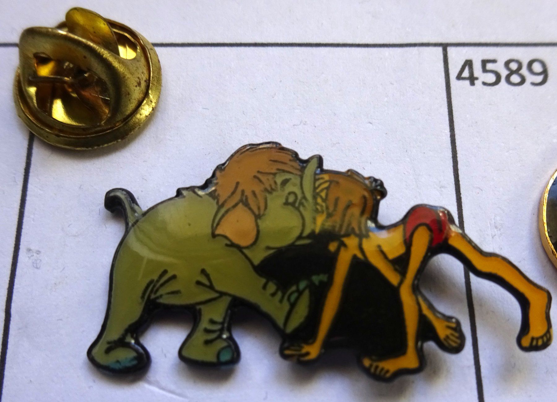 Plaketten & Abzeichen: Pin Elefant Knabe Tschungelbuch – Gebraucht aus Utzenstorf von BUtter81