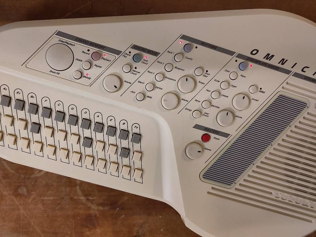 Suzuki Strumenti musicali: Omnichord OM-300 – Usato da Zürich venduto da Roessler0 1