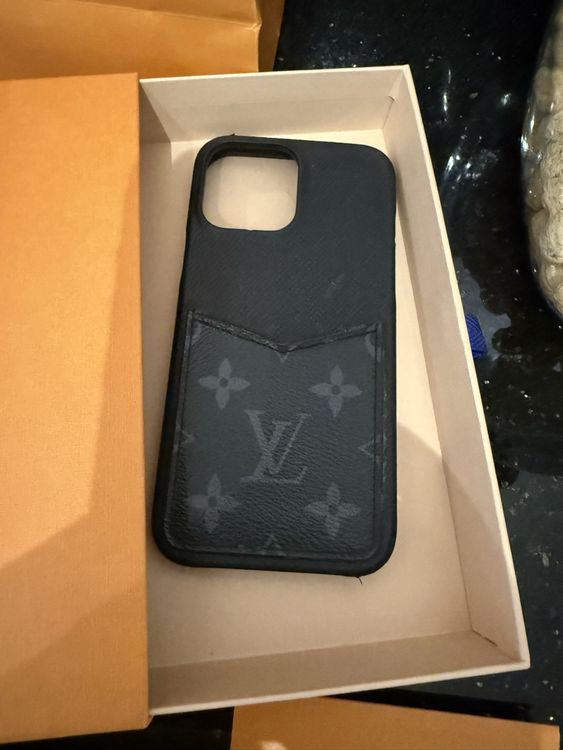 Cover Louis Vuitton IPhone 13 Pro Max (Gebraucht) in Davesco-Soragno fr  CHF 120  mit Lieferung auf Ricardo kaufen