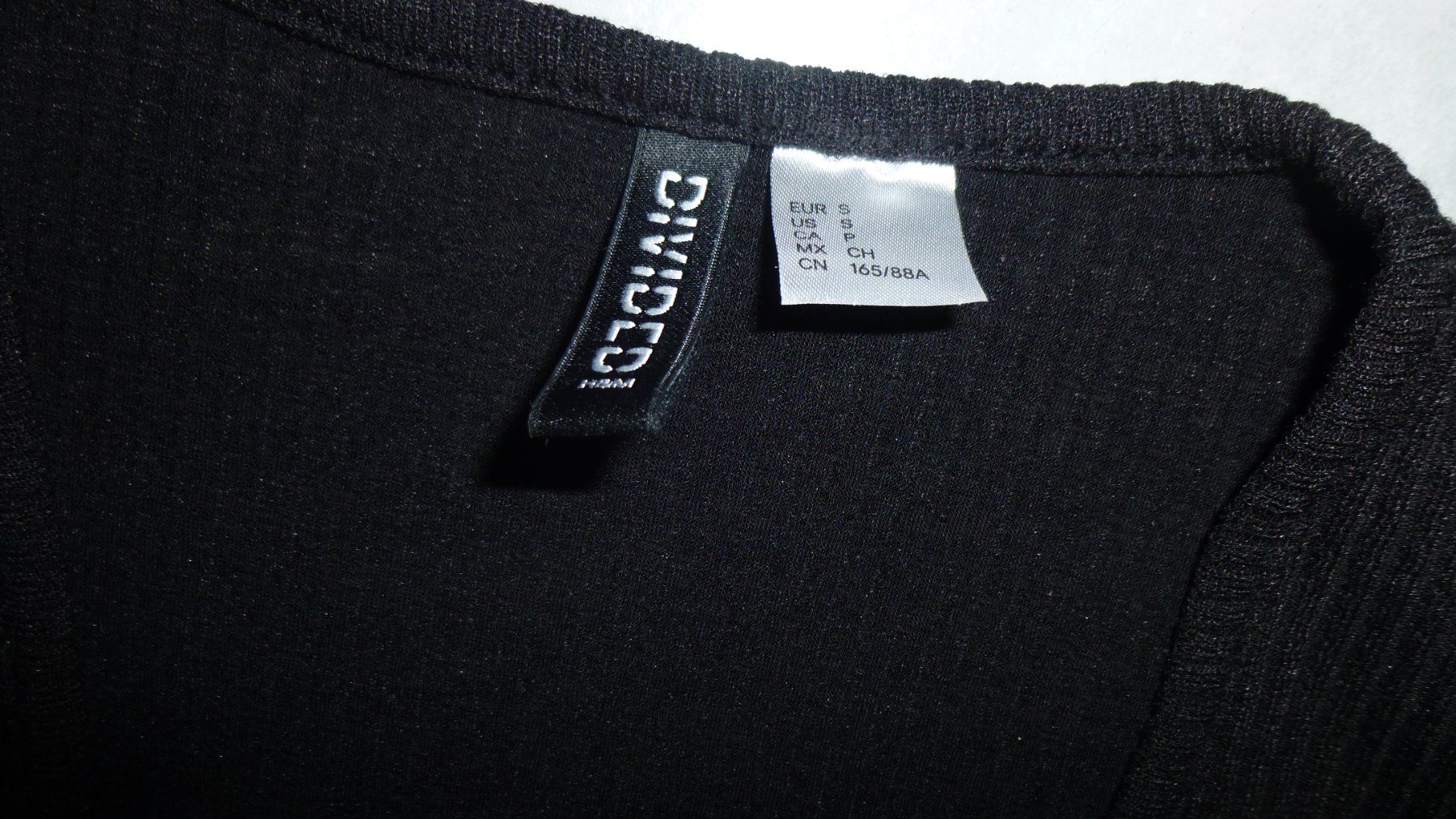 H&M Maglioni & Felpe: Damen-Jäckchen schwarz, H&M / S – Usato da Triengen venduto da misterpicknicker 2