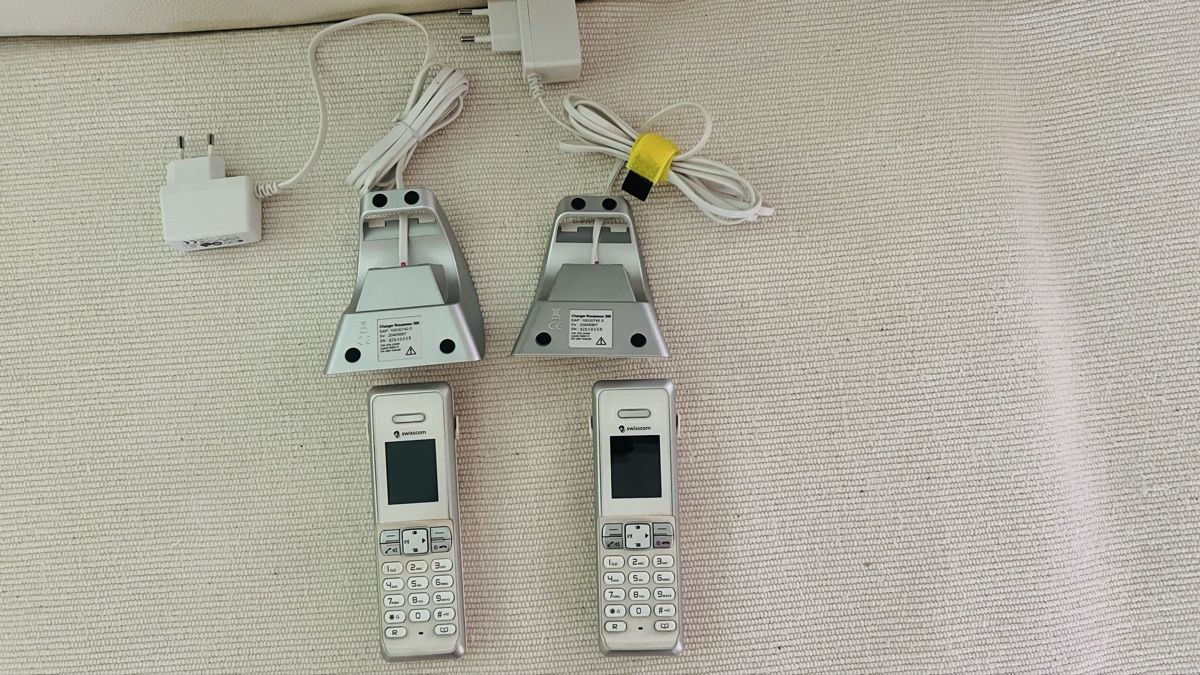 Swisscom Telefone: Swisscom Rousseau 300 DECT IP Telefon 2 Stck mit Ladestation – Gebraucht aus Winkel von Wilderness 2