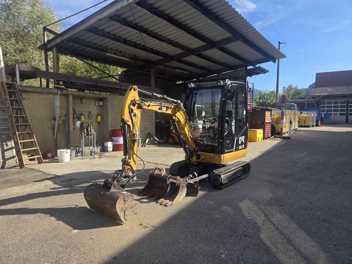 Bagger: Bagger Cat 301.7 Kabine – Gebraucht aus Flühli LU von Edd5