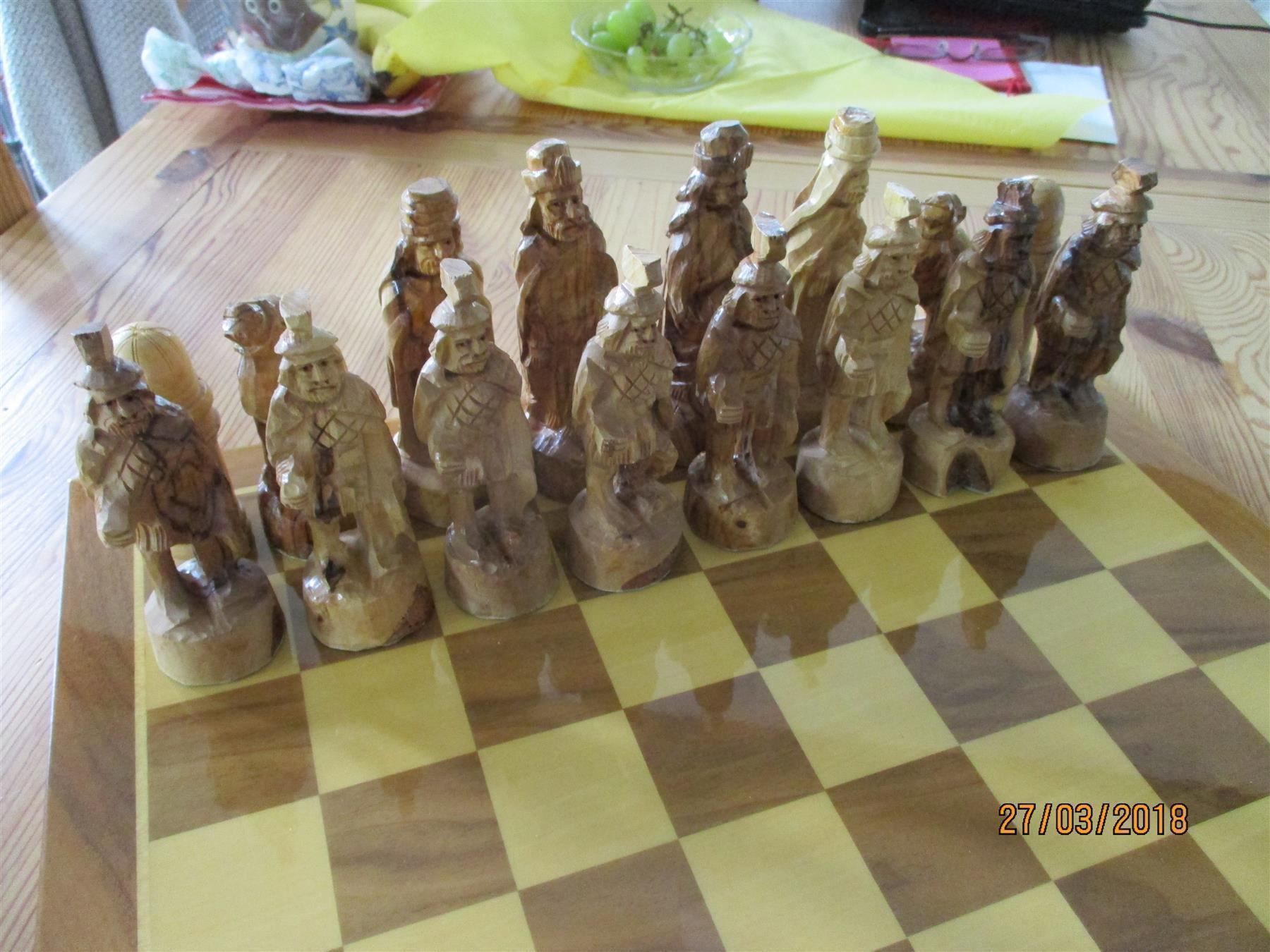 Giochi: Handgeschnitzte Schach Figuren – Usato da Liestal venduto da Disc-Point 1