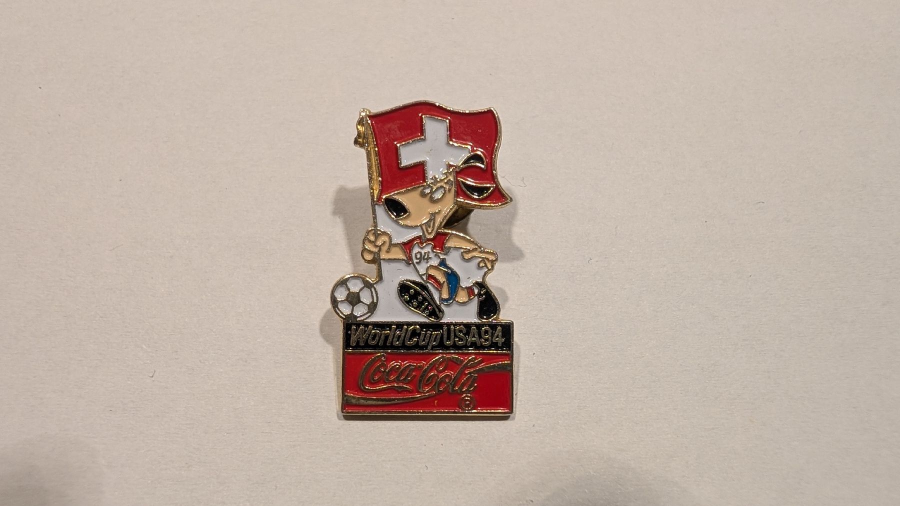 Placchette & Badge: Pins Worldcup USA 94 Maskottchen Striker – Usato da Olten venduto da NicoOnline 1