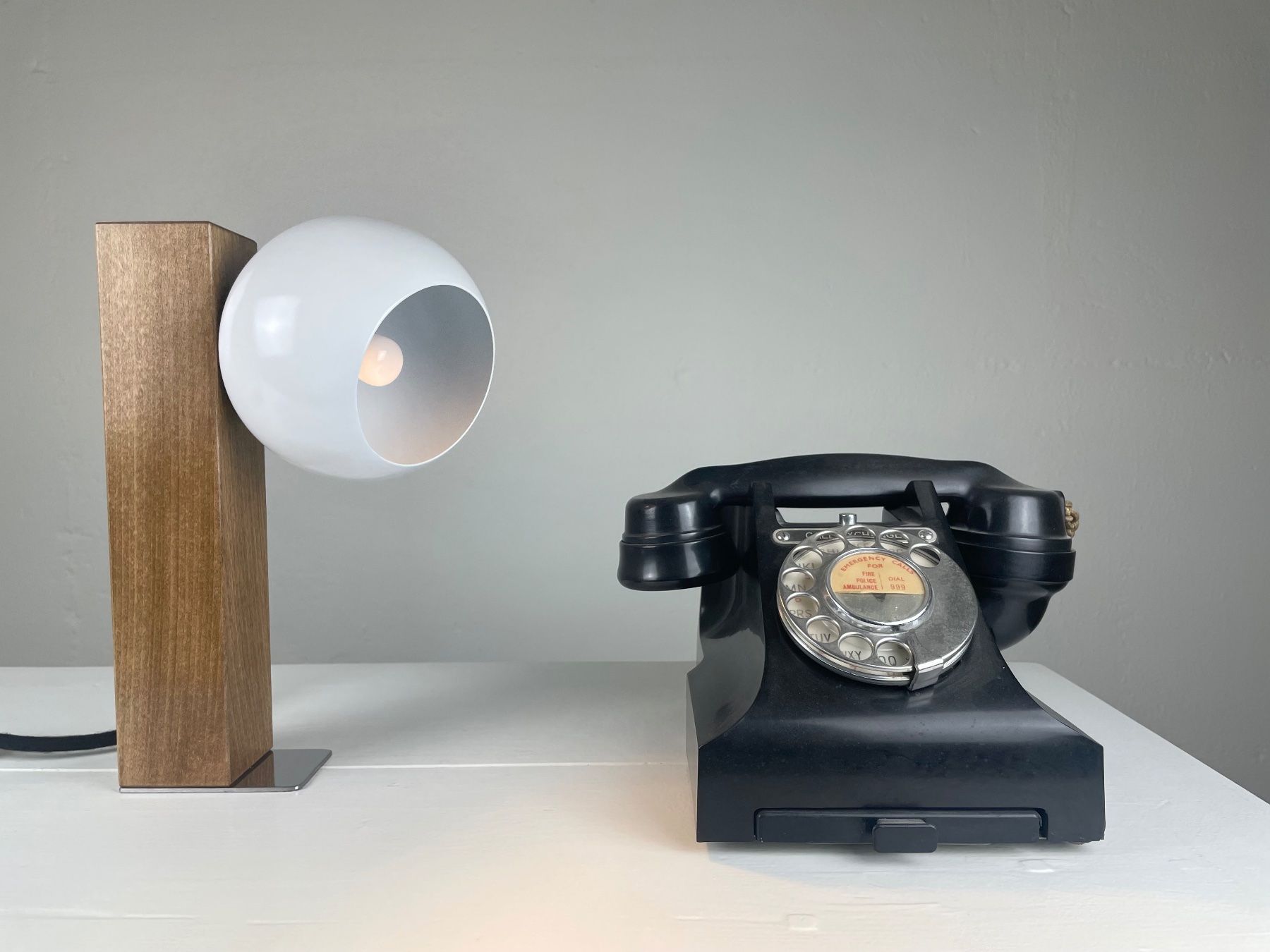 Lampade: Magnetic Eyeball Table Lamp – Usato da Genthod venduto da lightyear63