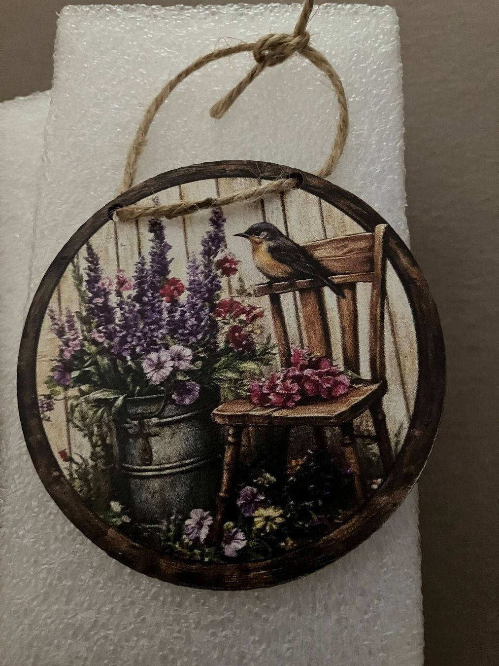 Tutte le decorazioni: Süsses 2d flaches Vogel Blumen Holzbildli, Durchm. 8 cm – Nuovo (secondo la descrizione) da Affoltern am Albis venduto da Dlotti 1