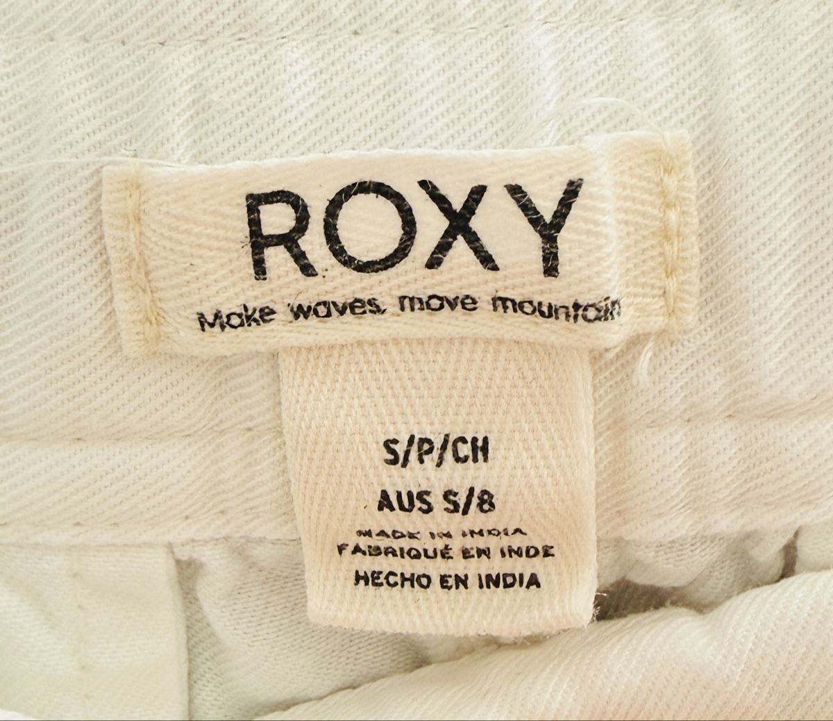 Roxy Pantaloni: Roxy Shorts weiss – Usato da Nottwil venduto da CandyCaty 3