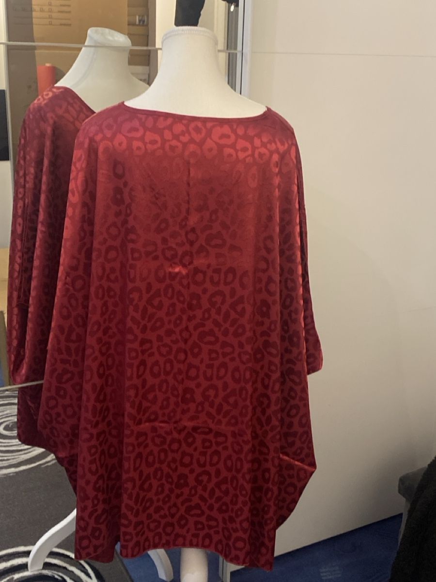 Camicette: Rote Bluse mit Leopardenmuster, Gr.3XL – Nuovo (secondo la descrizione) da Gossau ZH venduto da Lavinia07 1