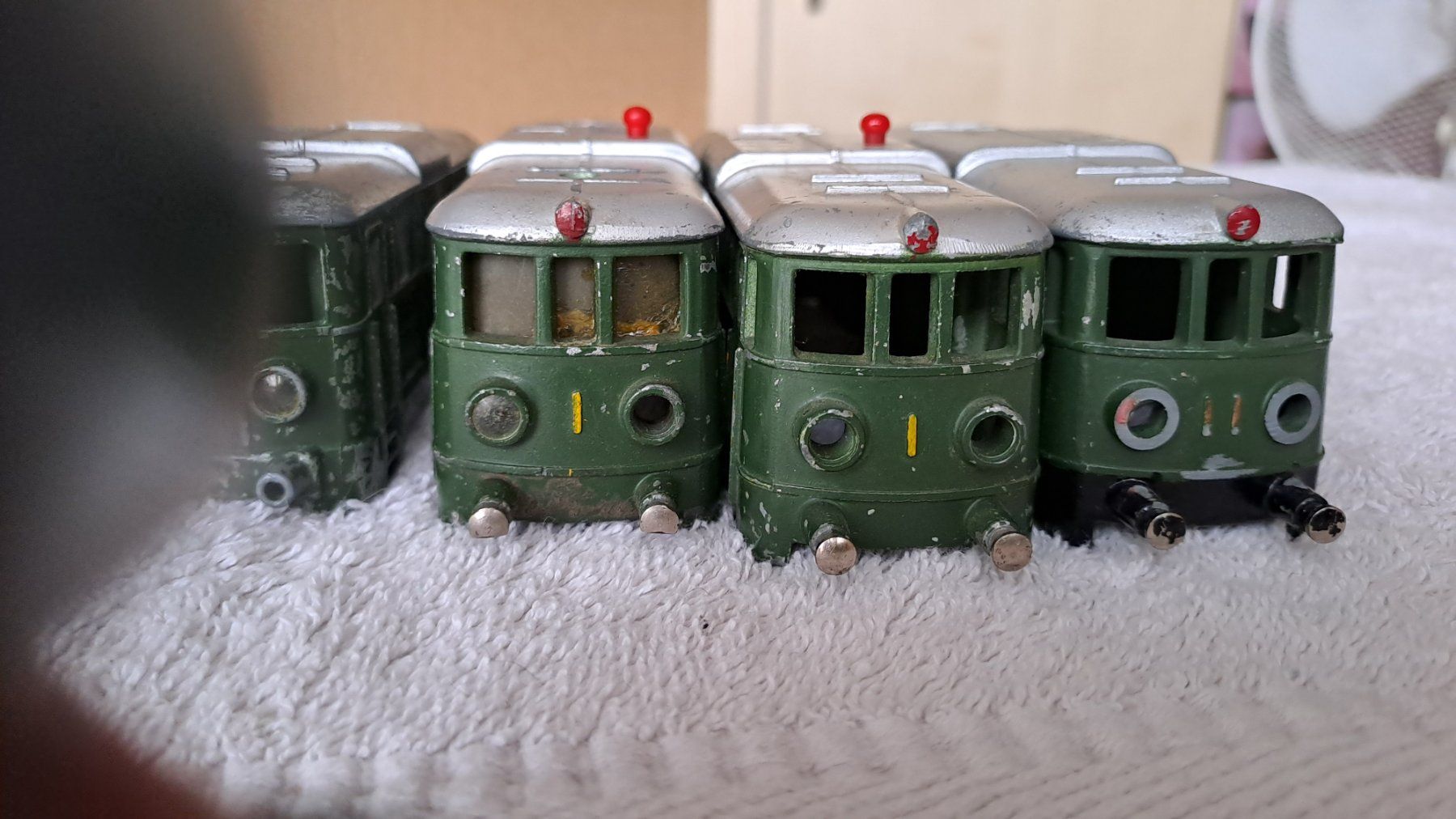 Modellini di ferrovie: Junior 4 leere Gussgehäuse / 9 – Usato da Winterthur venduto da Riebeli333 8