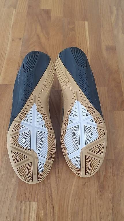 Decathlon Scarpe per ragazzi: Fussballschuhe wie neu Gr. 41 – Usato da Liestal venduto da kwonn 1