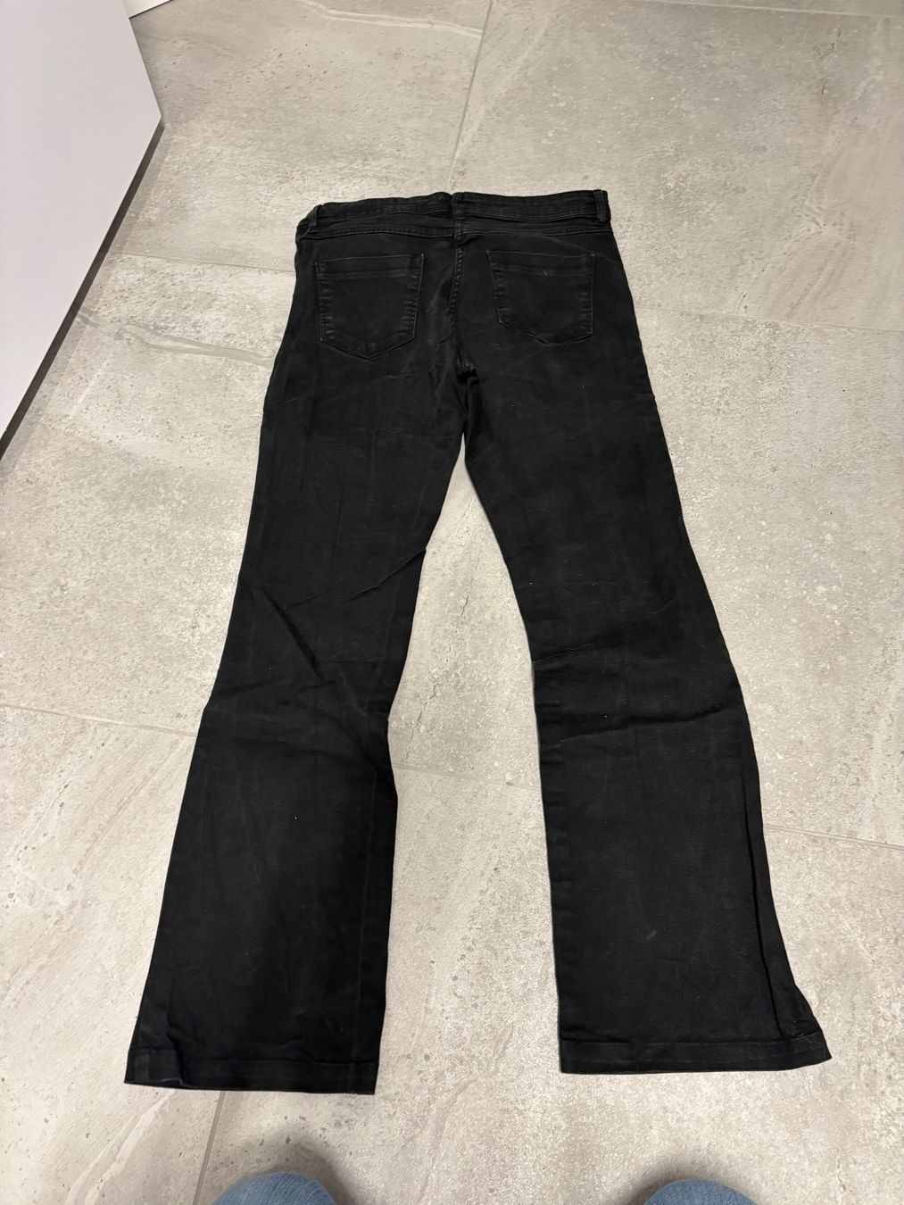 Jeans: Jeans noir léger taille 38 ou M – Usato da Salvenach venduto da gwenwywar 5