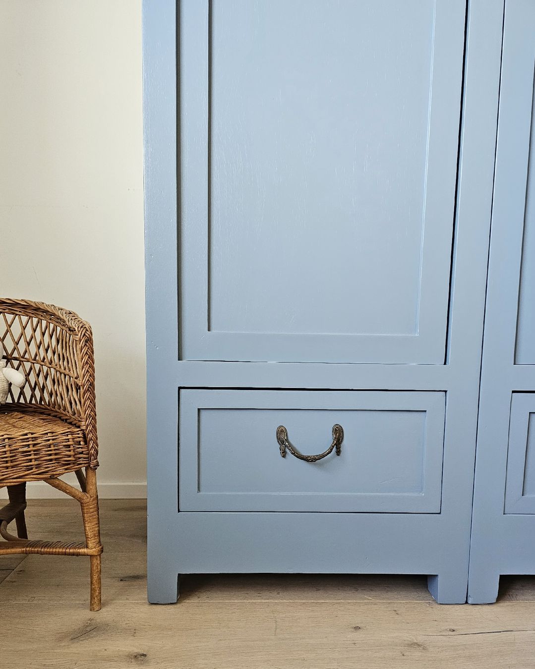 Schränke: Restaurierter Vintage Kleiderschrank  – Neu (gemäss Beschreibung) aus Genolier von kids_love_vintage 2