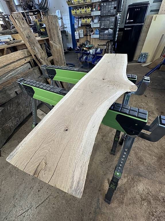 Articoli in legno: Massive Eichenbohle mit Naturkante – Usato da Breitenbach venduto da kaufmann-j