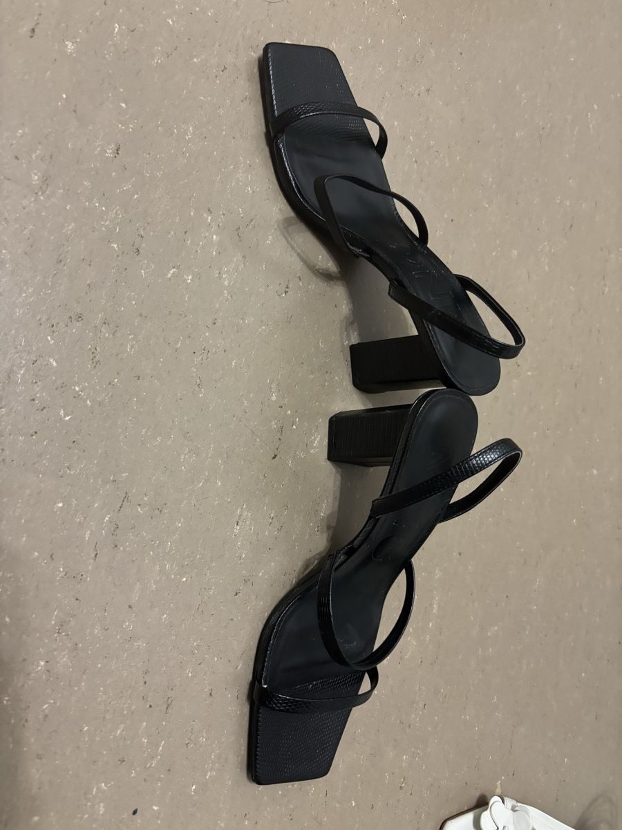 Mango Scarpe da donna: Schwarze Mango Sandaletten – Usato da Zürich venduto da del_gdm2 1