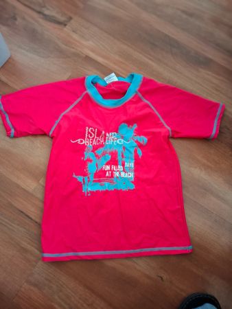 UV-Shirt 122/128 neuwertig ***TOP-Preis***