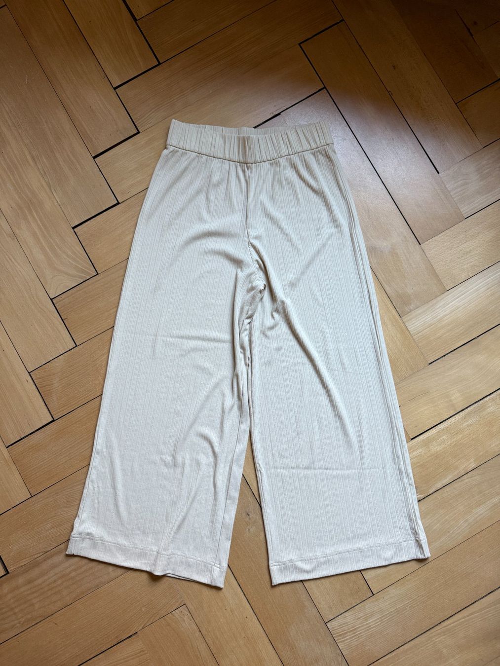 Monki Hosen: MONKI - Culotte Hose beige fliessend S – Gebraucht aus Zürich von Diazaio