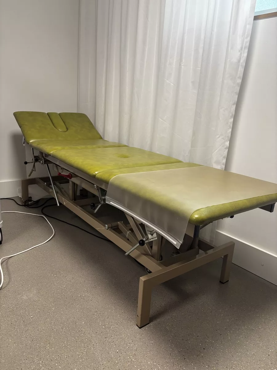 Medizinische Geräte: Behandlungsliege – Gebraucht aus Winterthur von strawberry14